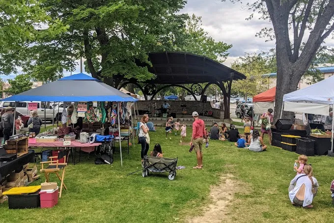 Sandpoint Farmers Market vendors and shoppers gathered on the grass at Farmin Park in front of the bandstand, the setting for today's Harvest Fest season finale.